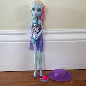 Monster High Skull Shores Abbey Bominable